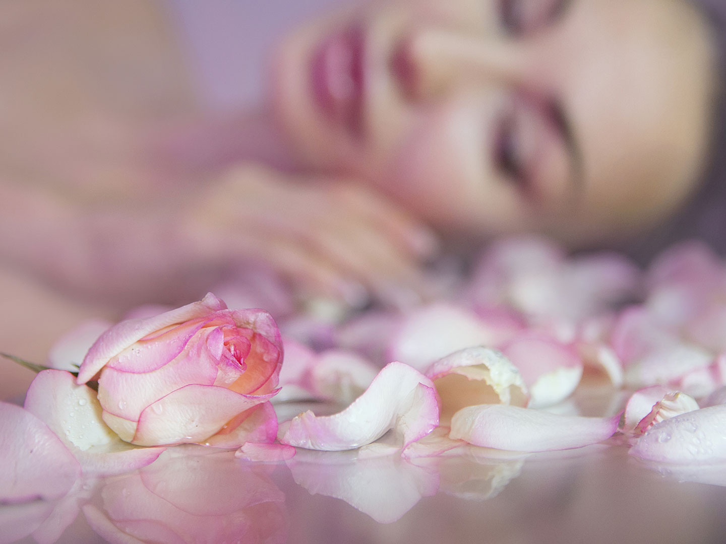 How to use rosewater for acne